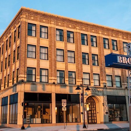 Ariel Broadway Hotel Lorain Bagian luar foto