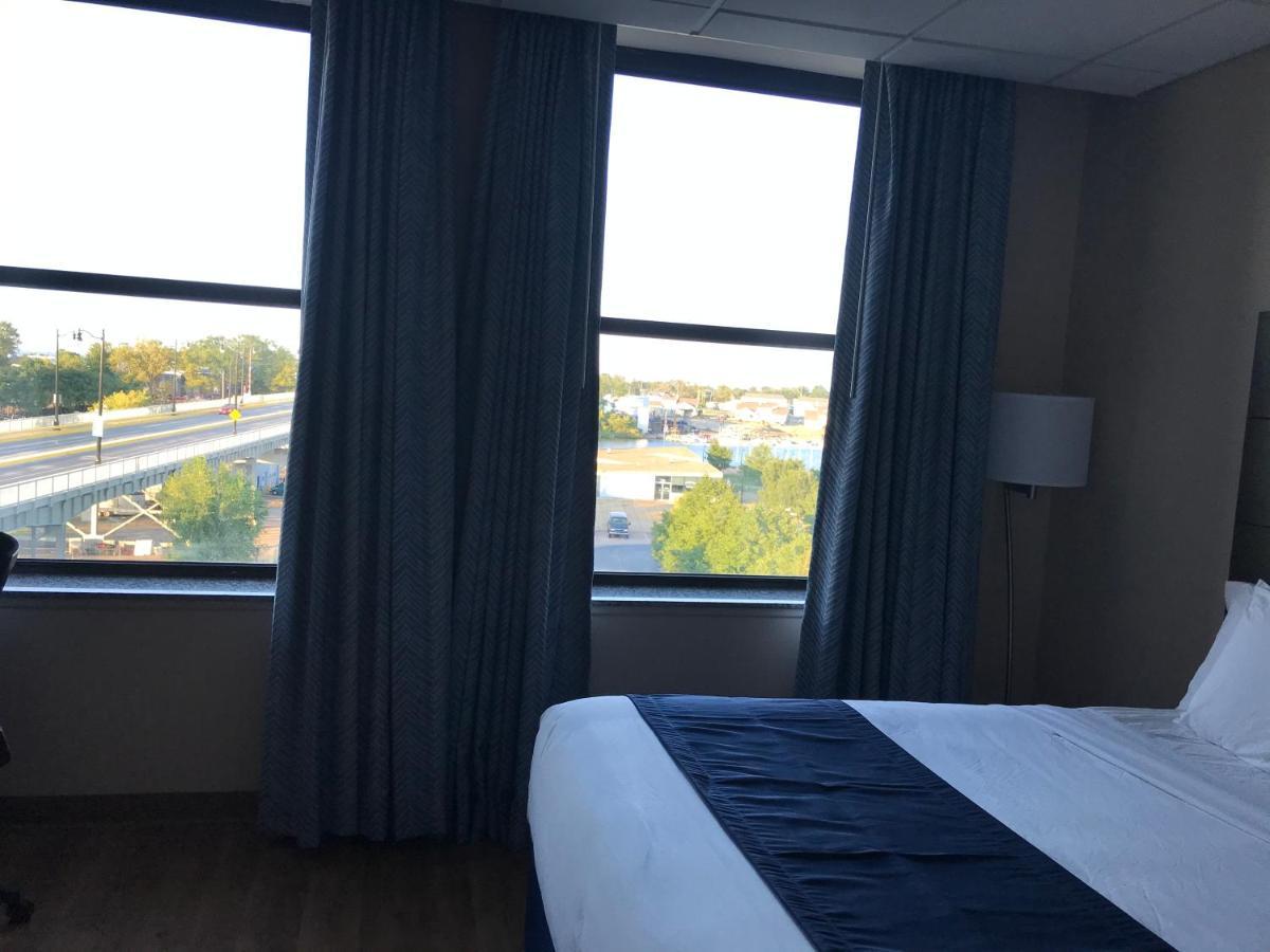Ariel Broadway Hotel Lorain Bagian luar foto