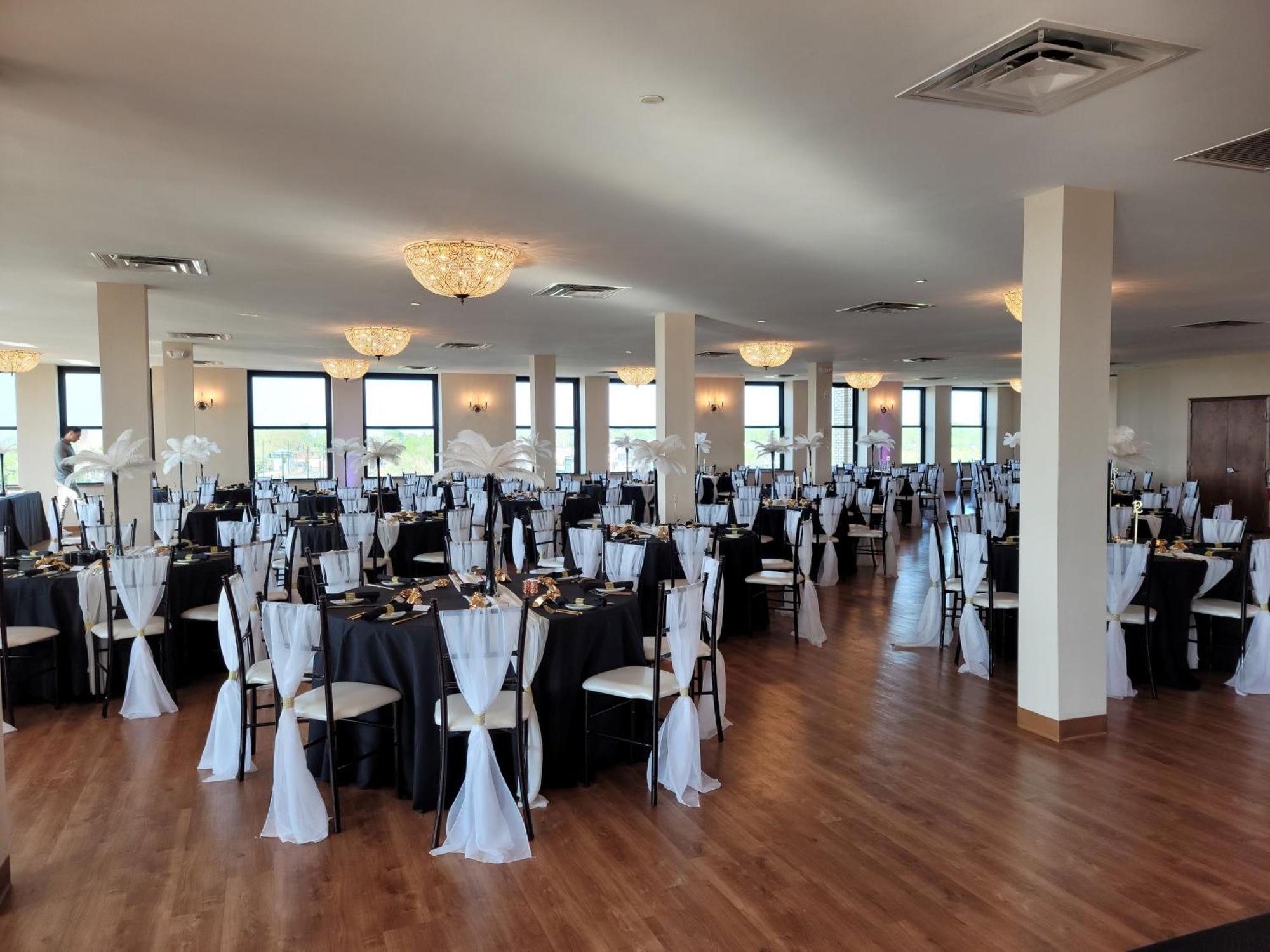 Ariel Broadway Hotel Lorain Bagian luar foto