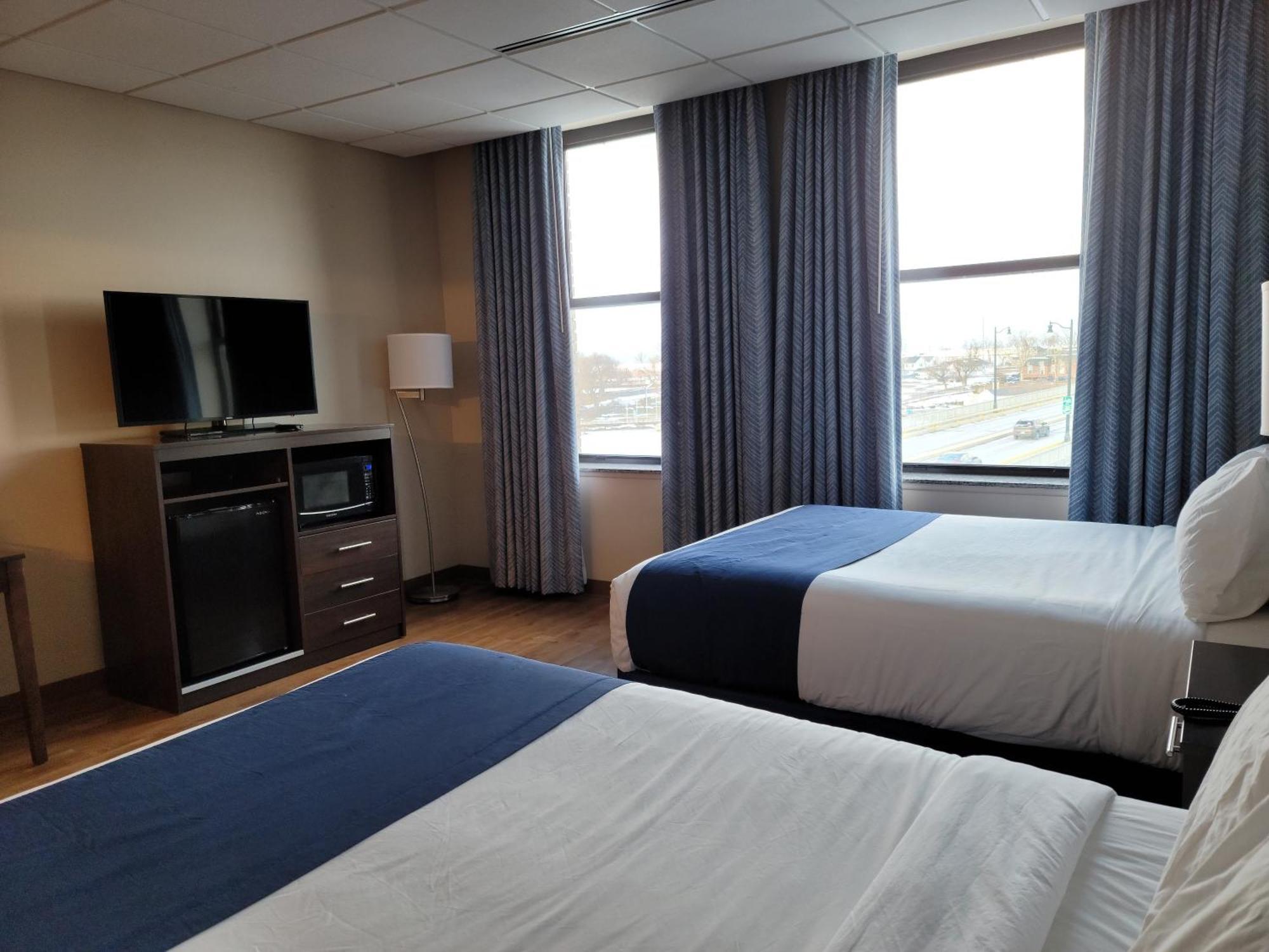 Ariel Broadway Hotel Lorain Bagian luar foto