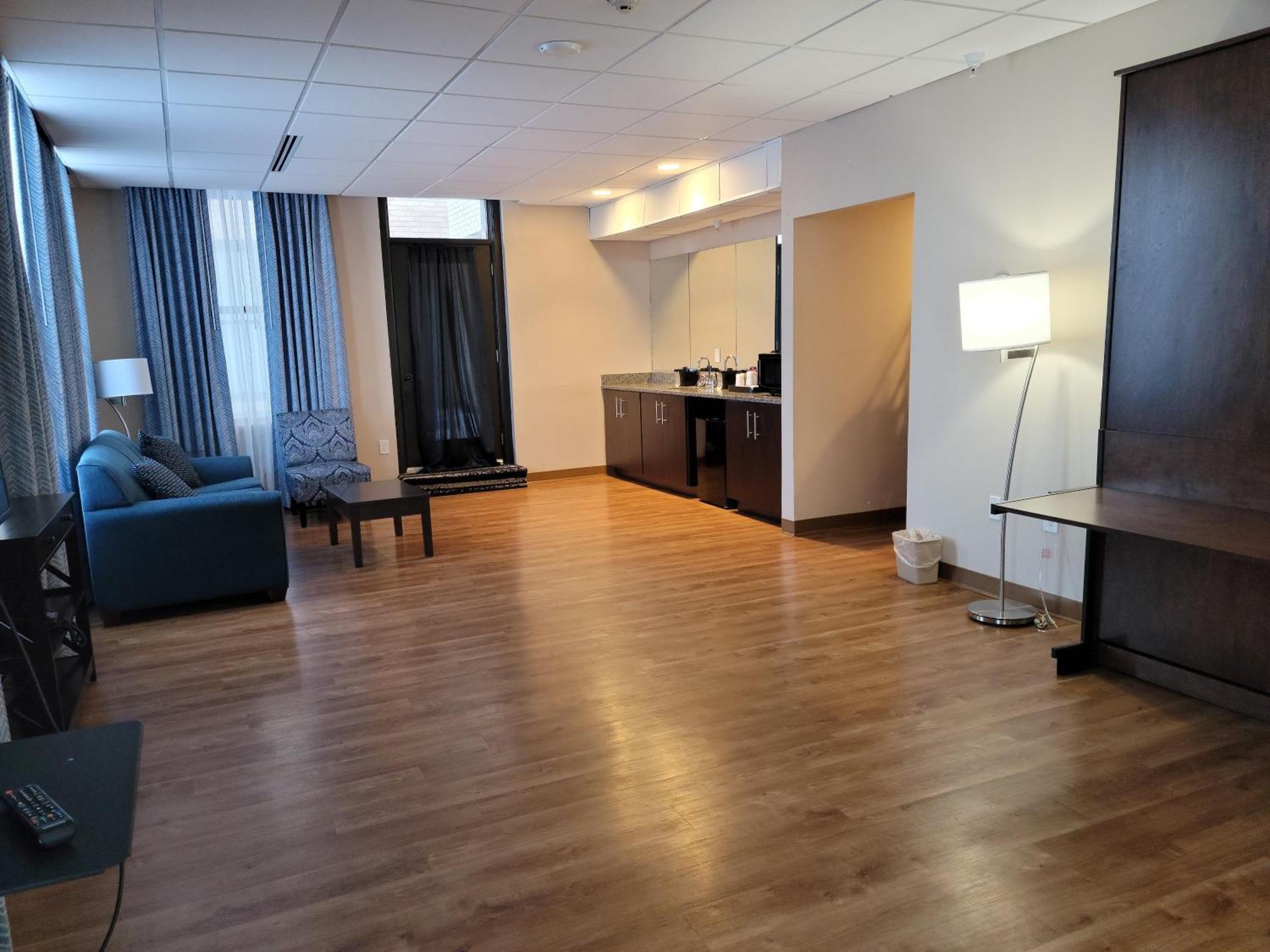 Ariel Broadway Hotel Lorain Bagian luar foto
