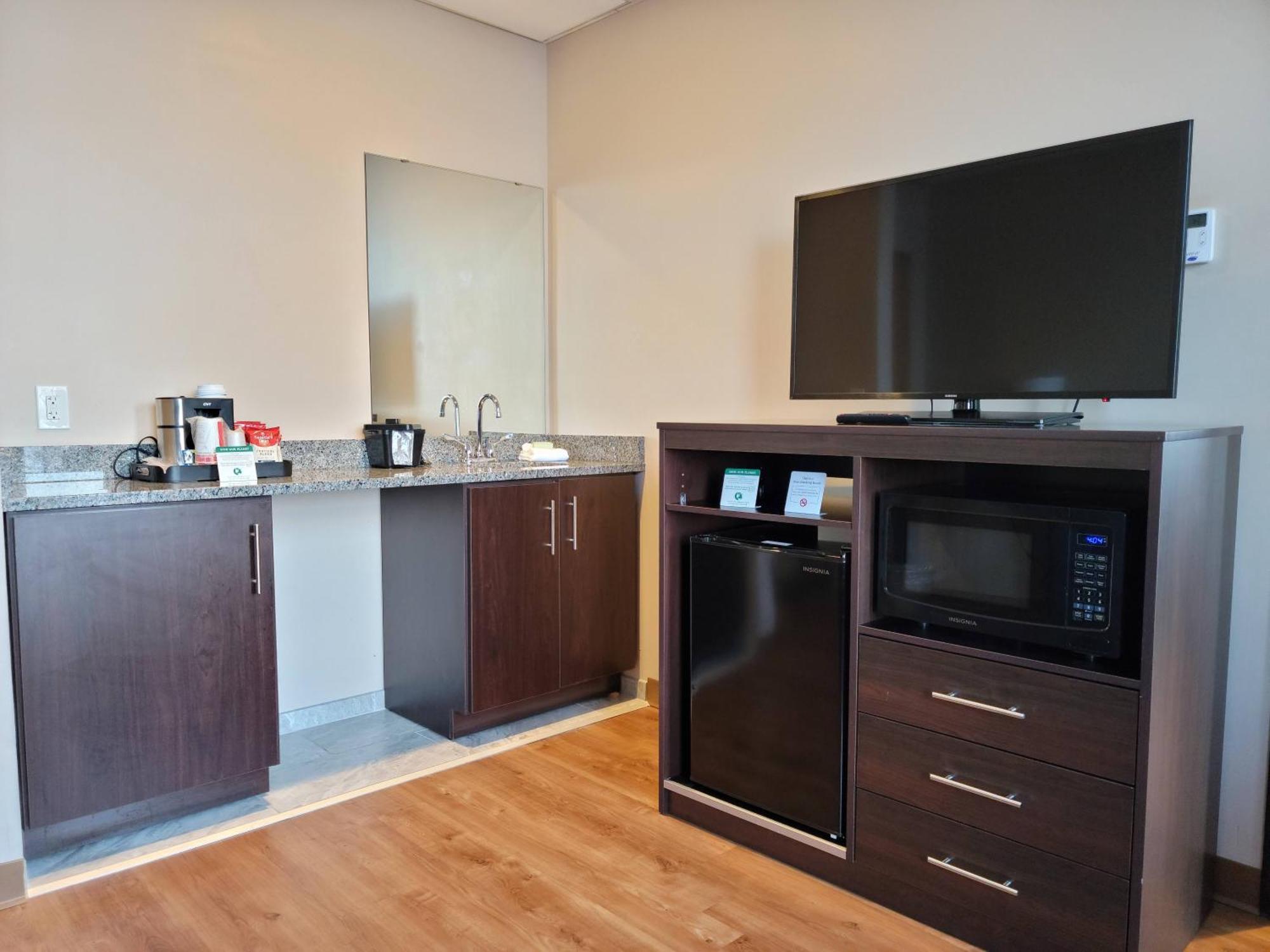 Ariel Broadway Hotel Lorain Bagian luar foto