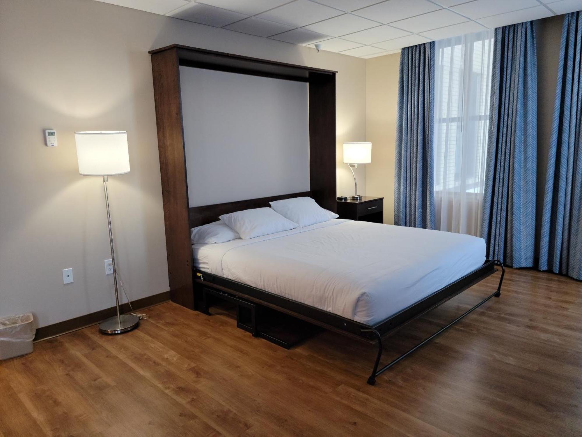 Ariel Broadway Hotel Lorain Bagian luar foto