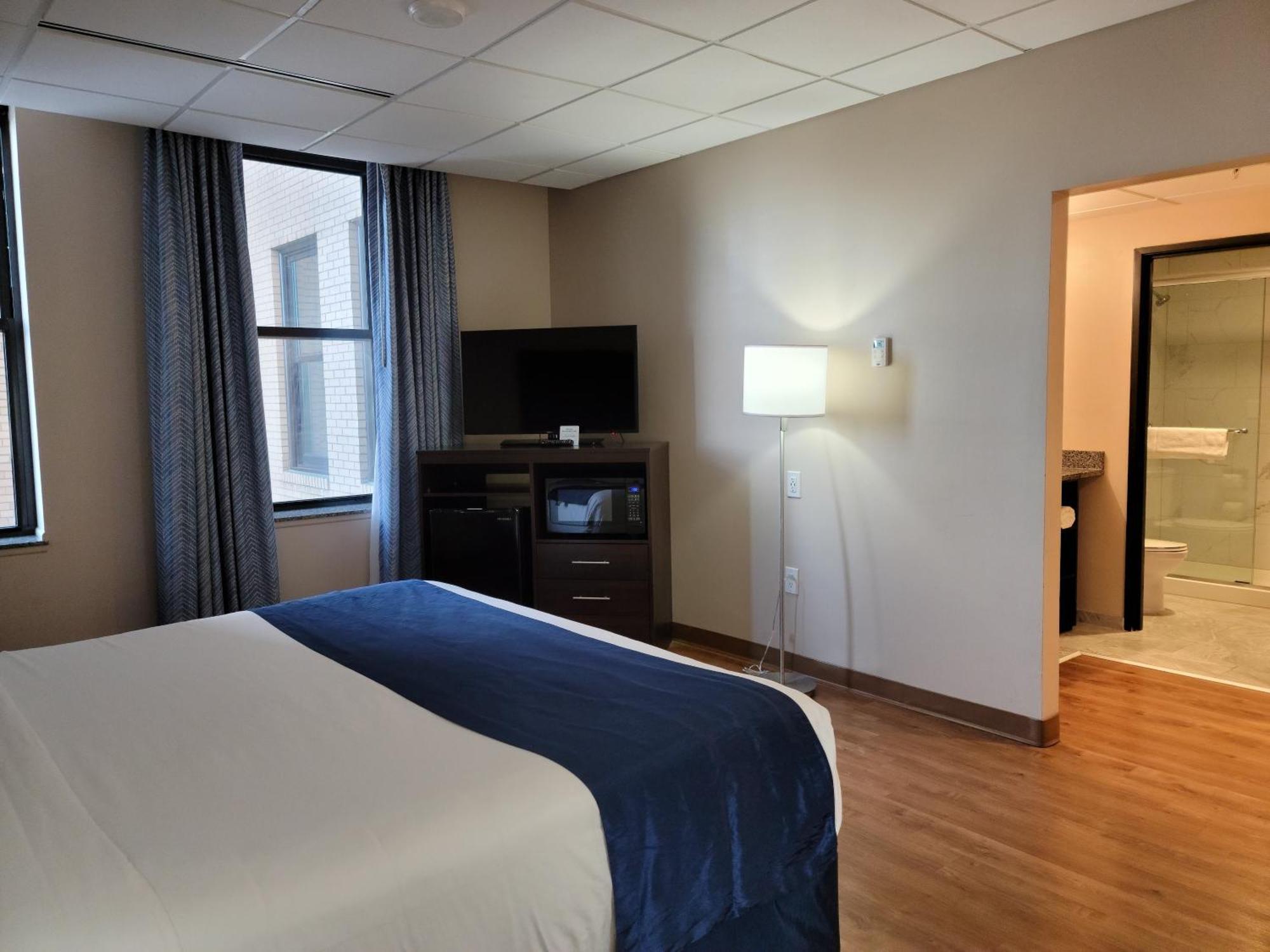 Ariel Broadway Hotel Lorain Bagian luar foto