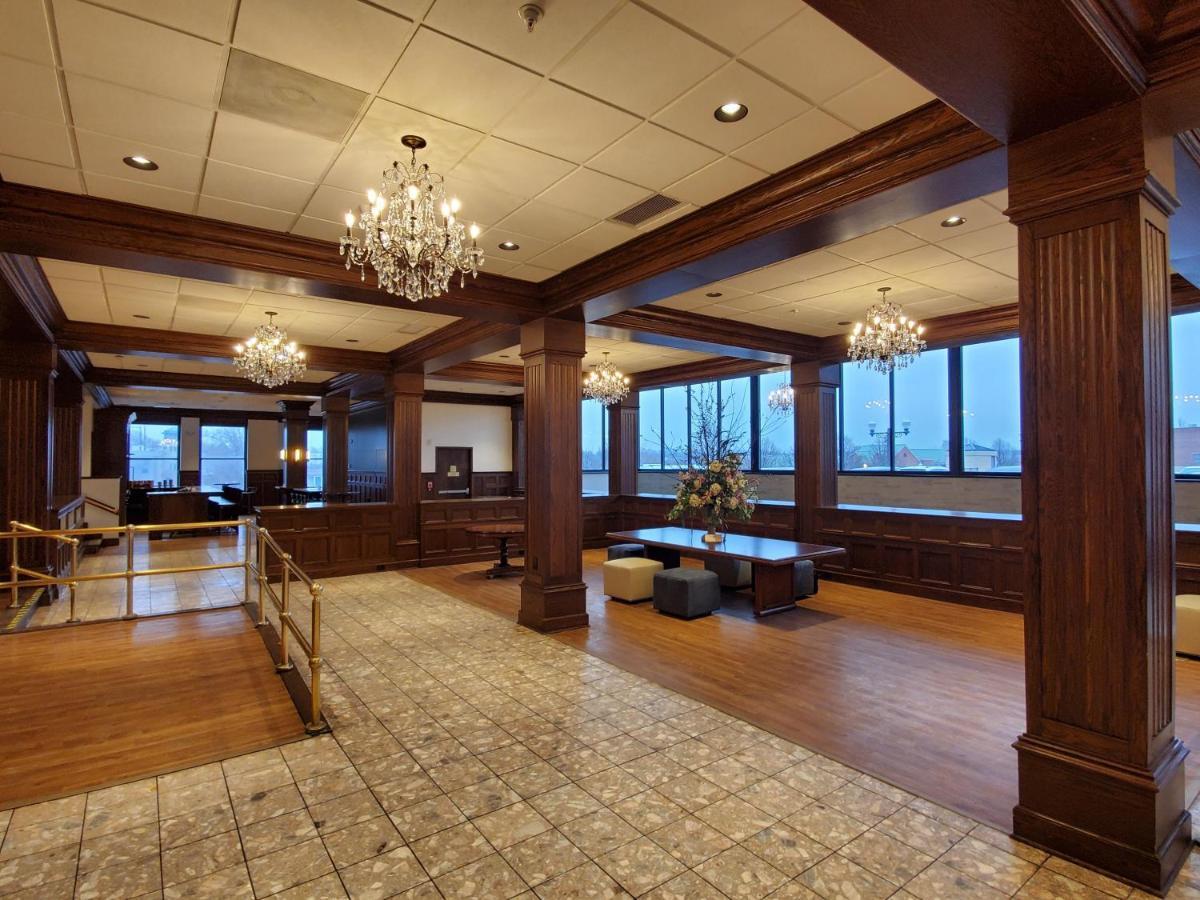 Ariel Broadway Hotel Lorain Bagian luar foto