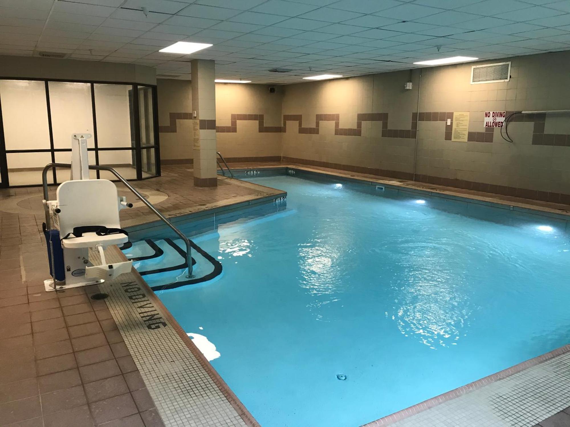 Ariel Broadway Hotel Lorain Bagian luar foto